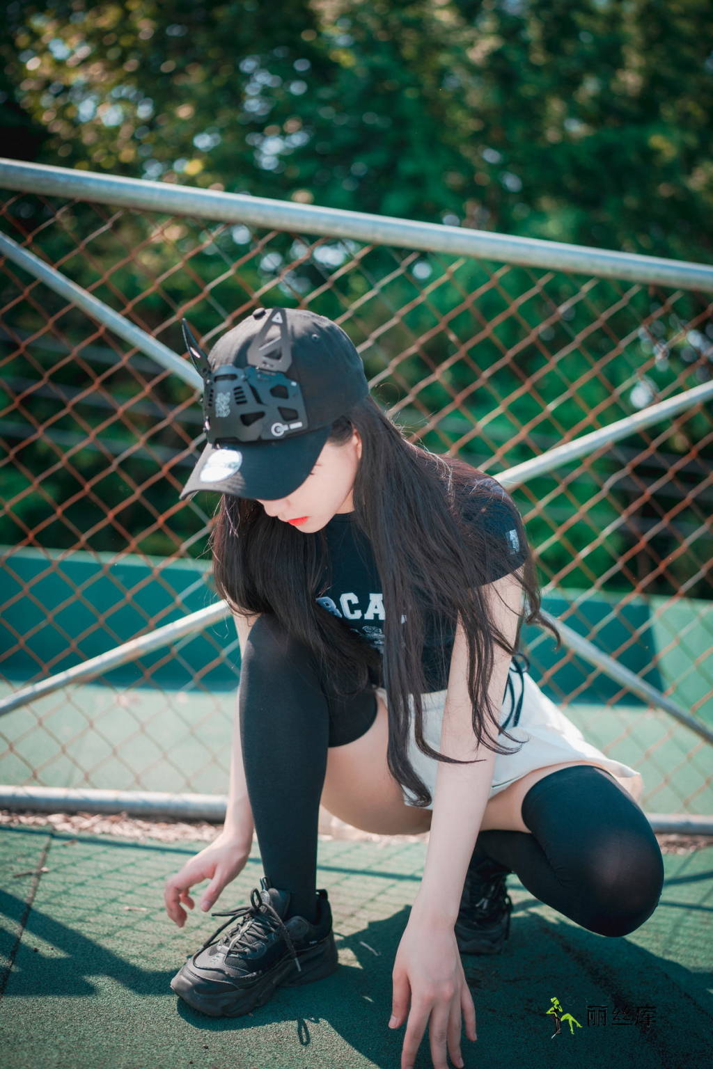 д־-DJAWA Jeong Jenny Classic Athletic Girl in Navy Blue_˿
