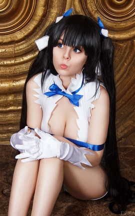 Disharmonica-Cosplay Hestia